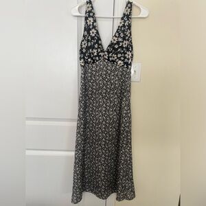 Size xs altard state silk dress. A little worn but still in good condition